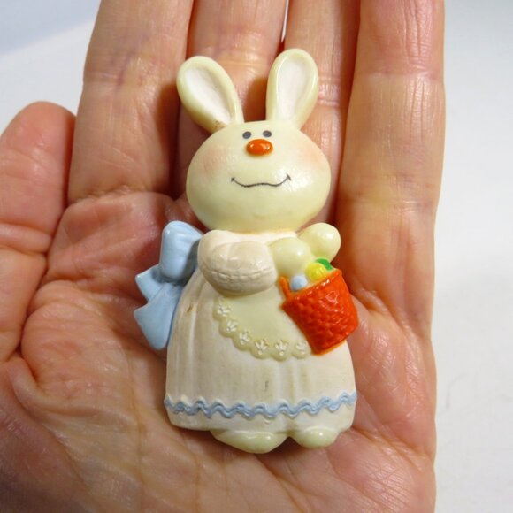 Hallmark 1975 Easter Rabbit Bunny Lapel Pin Vintage Female - Picture 1 of 11